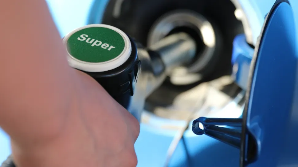 Carburanții ar putea avea un nou preț de la 1 iulie. Blocajul politic complică situația
