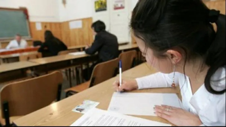 Trei eliminați la BAC, în Argeș! Au încercat să copieze la proba obligatorie
