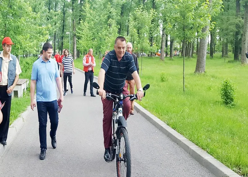 Primarul Ionică, pe bicicletă la serviciu! Se închide circulaţia pe o stradă din Piteşti