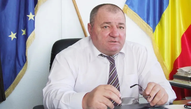 Edil din Argeș condamnat la închisoare, cu suspendare! Și-a angajat ginerele la Primărie