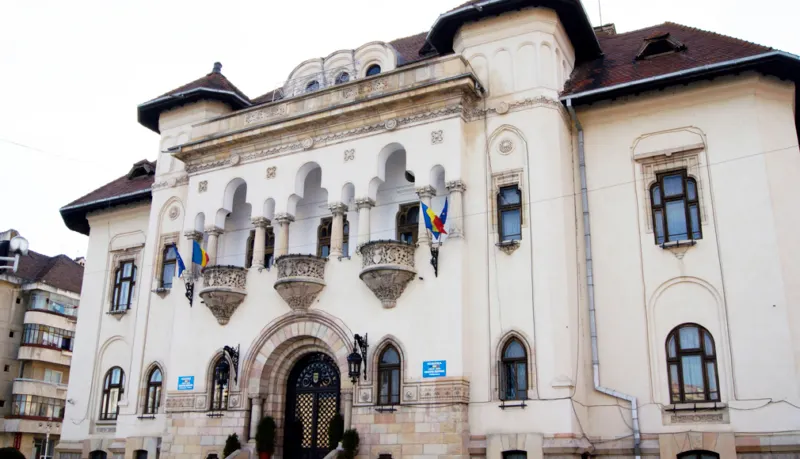 Angajări la Primăria Câmpulung! Se caută șef cu master