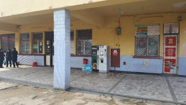 Au furat un automat de cafea din faţa unui magazin, din Câmpulung!
