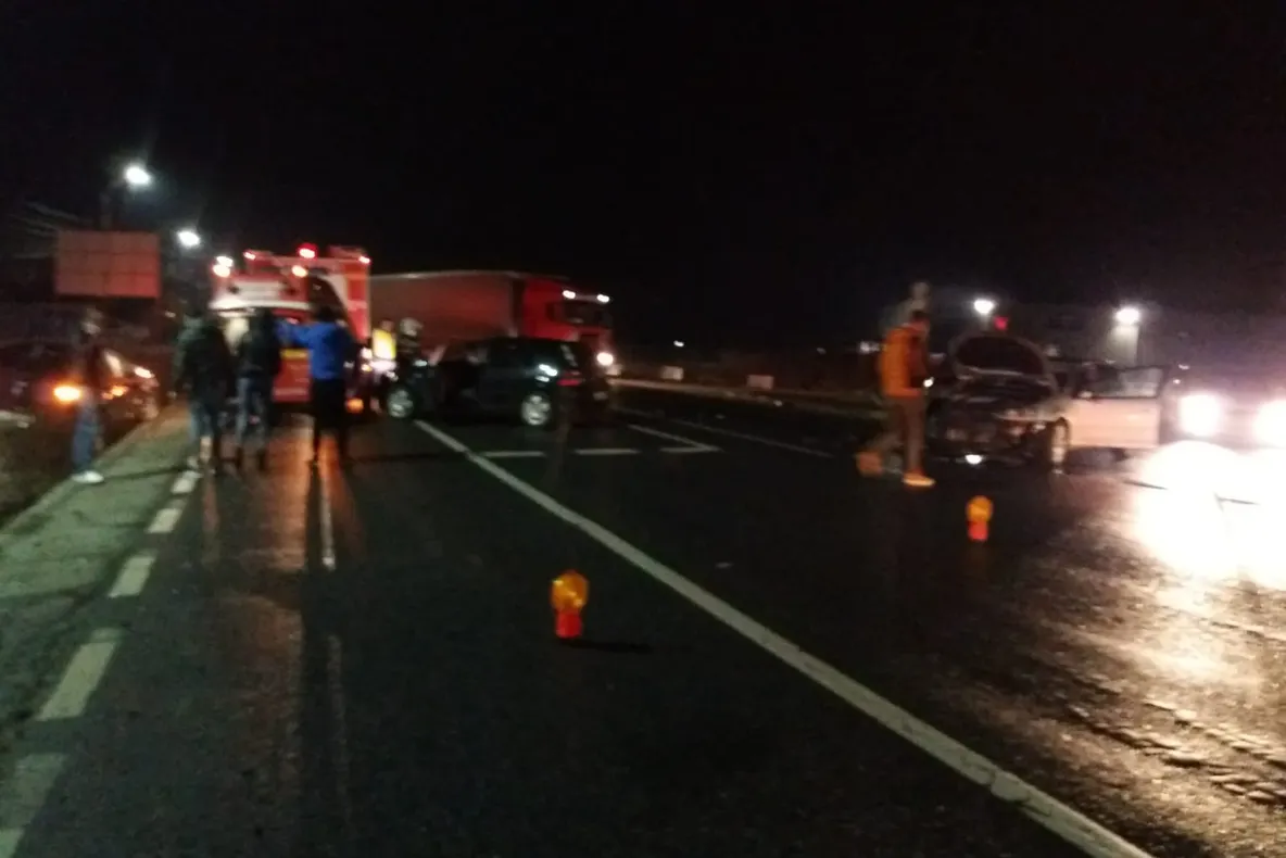 Un pompier a fost rănit în timp ce intervenea la un accident!