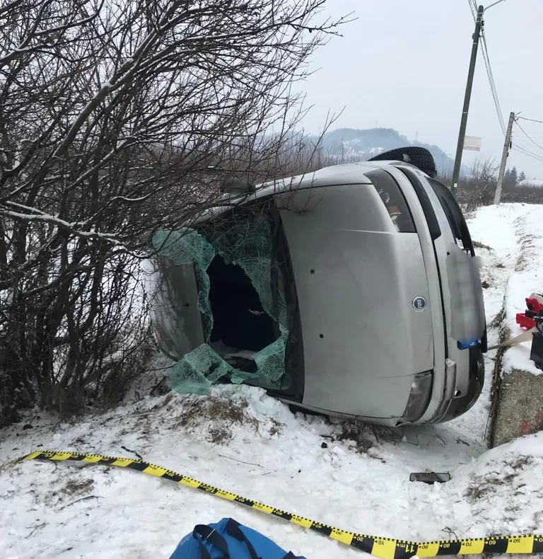 Mașină răsturnată la Cepari! Un copil de 7 ani, transportat la spital