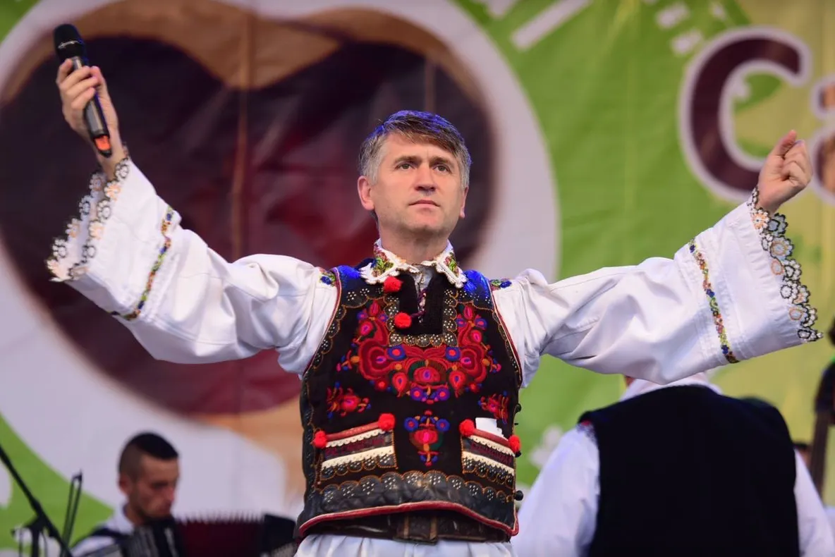 Cristian Pomohaci în spectacol de Dragobete, la Piteşti