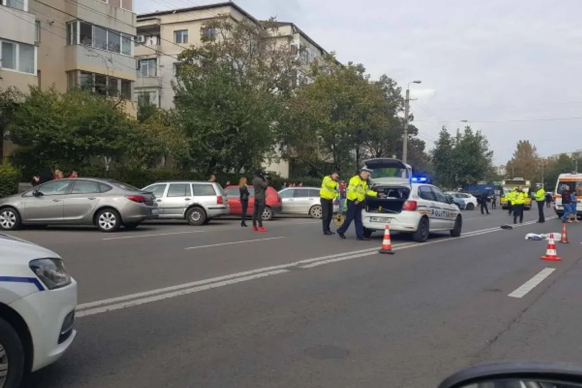 Un copil de 10 ani, lovit de o maşină când traversa neregulamentar