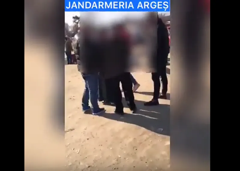VIDEO! Prinși în flagrant de jandarmi în timp ce jefuiau un bărbat