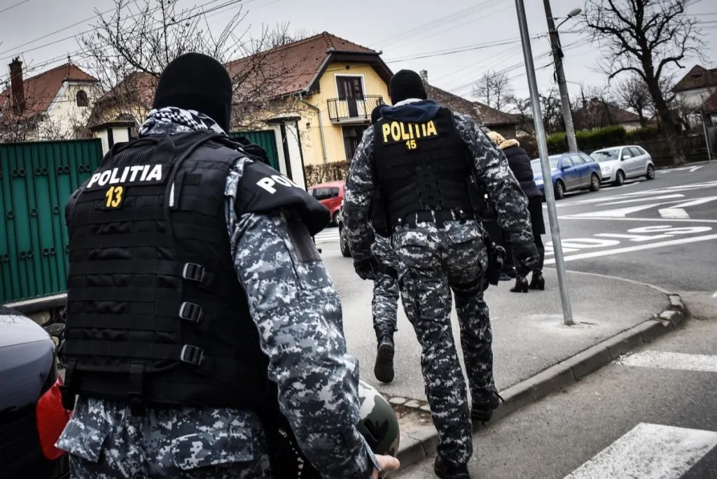 Cinci percheziţii în Argeş, într-un dosar instrumentat de poliţişti din Giurgiu