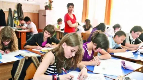 Elevii argeșeni, absenți la simulare în număr mai mare la matematică decât la română
