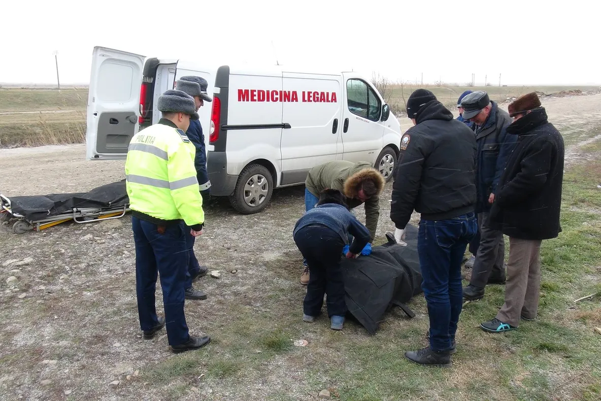 Găsit mort pe drum după ce medicii i-au dat drumul să plece din spital