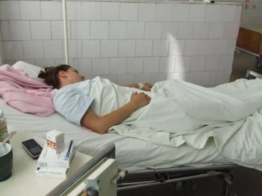 Îndăgostiți bătuți de fostul iubit al fetei și de rudele acestuia