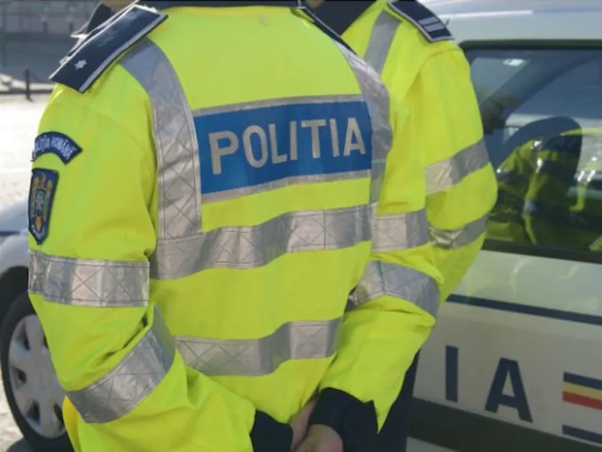 Șofer urmărit de polițiști! Fără permis și cu numere false la mașină!