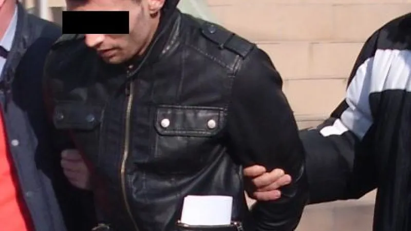Copilă de 13 ani tâlhărită de un tânăr de 18 ani, la Piteşti