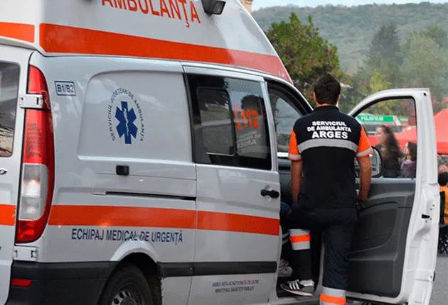 S-a tăiat la gât şi abdomen dorind să se sinucidă!