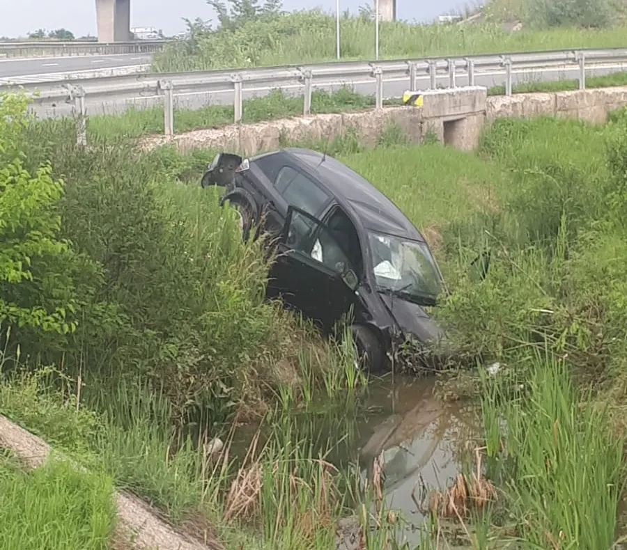 Accident pe A1 între un TIR și un autoturism. Traficul este restricționat