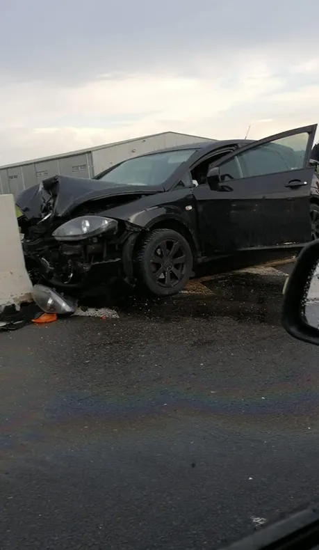 Accident pe DN 73! A vrut să întoarcă mașina și a acroșat un alt autoturism
