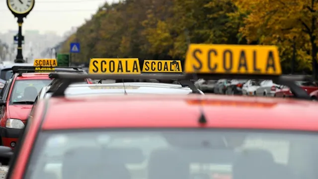 Instructorii auto, amendați! Au intrat cu mașina pe trasee restricționate