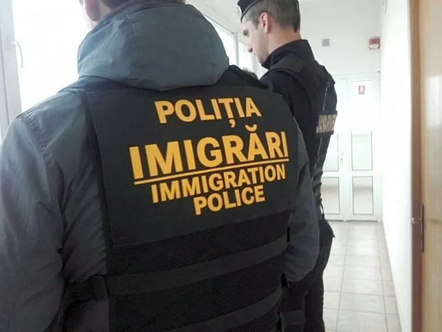 Chinez depistat la muncă ilegală în Argeș. Angajatorul a primit o amendă de 10.000 lei