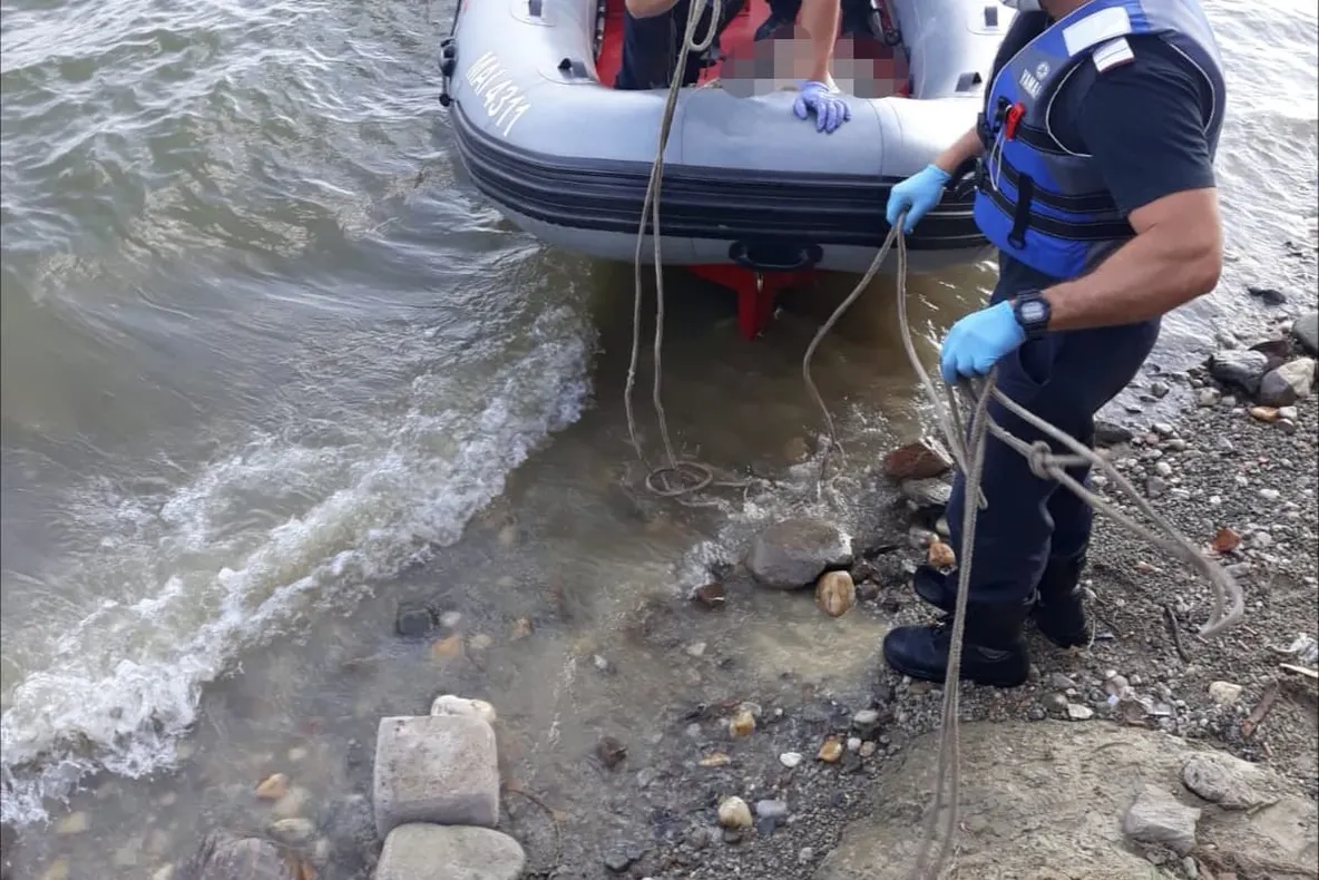 Femeie dispărută găsită moartă în Barajul Udeni! Cadavrul scos de pompieri