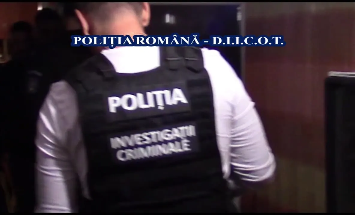 Video-Descinderi DIICOT în Argeș, la suspecți de furt din Franța și Belgia