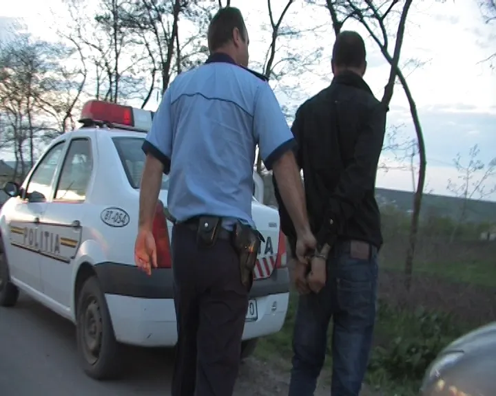 Fraţi băgaţi în spital de 3 agresori! După bătaie le-au spart casa