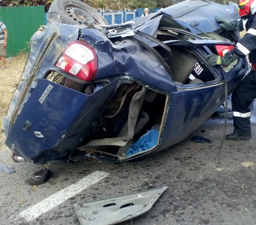 Video! Accident grav la Lunca Corbului. Patru victime – un bărbat inconștient