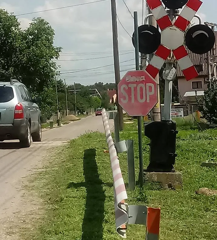 Atenție, șoferi! Trecerile la nivel cu calea ferată, în vizorul polițiștilor