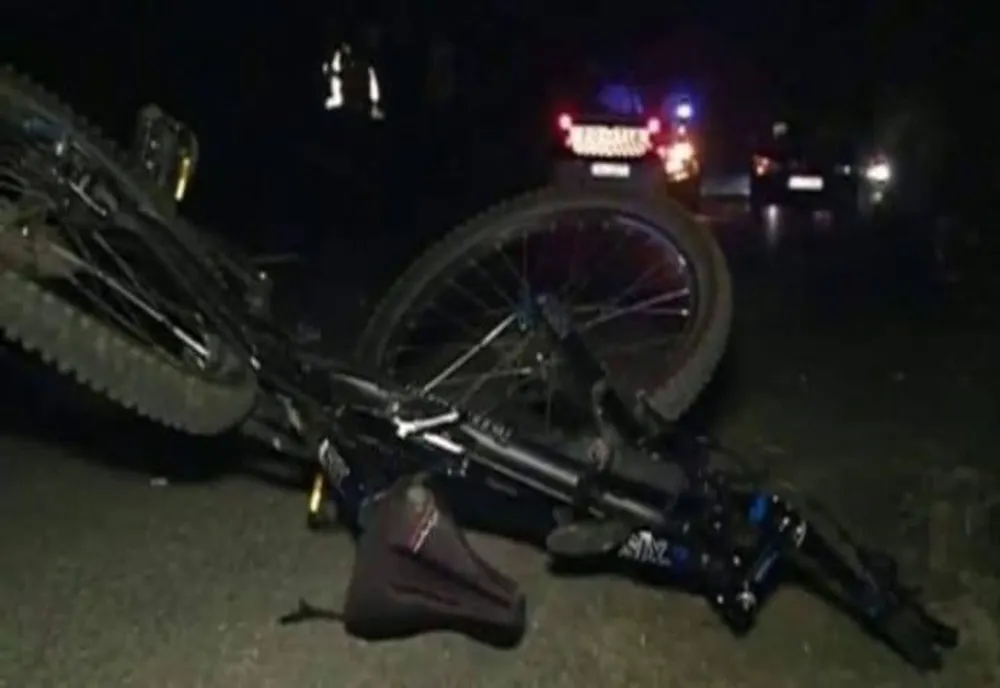 Update-Biciclist acroșat de mașină, a ajuns la spital