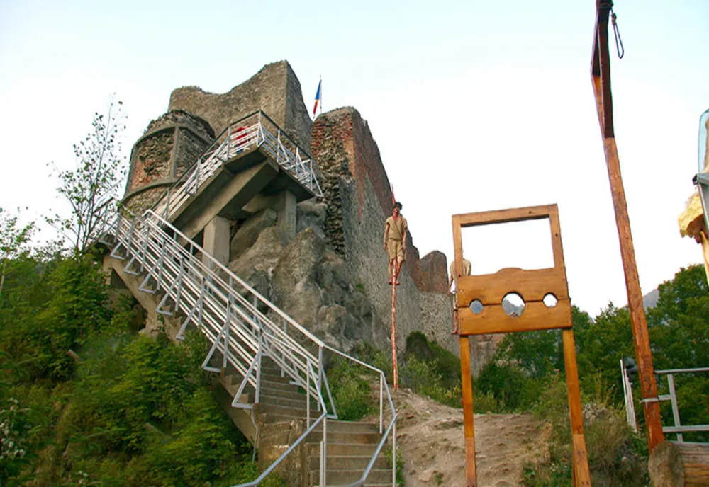 De astăzi s-a redeschis Cetatea Poienari