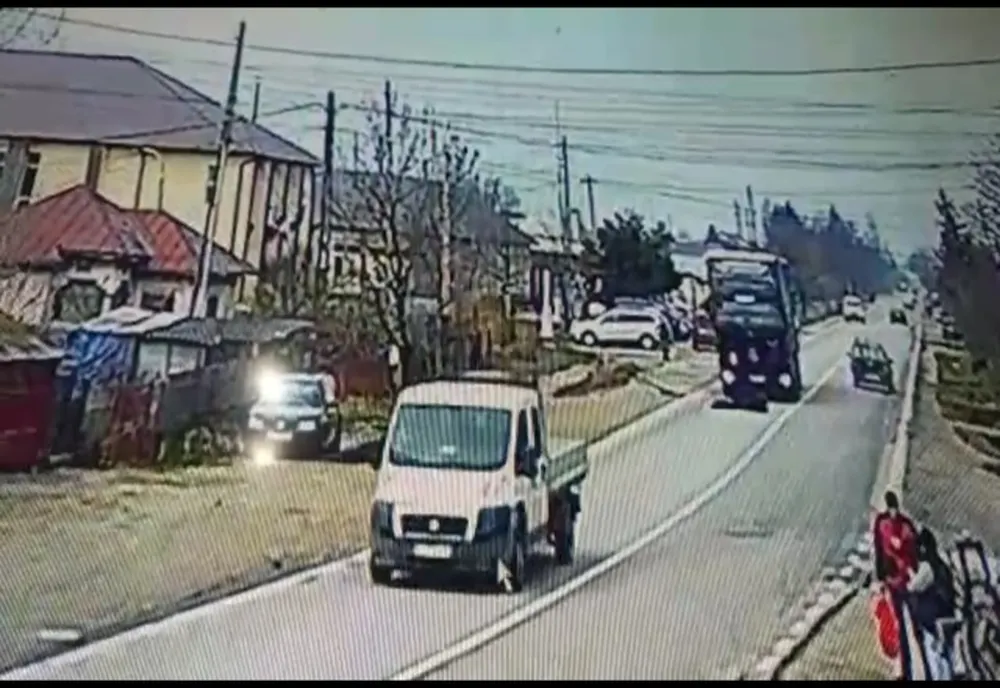 Pieton lovit de TIR la Călineşti!