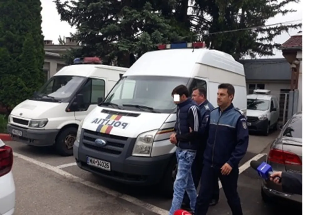 Face arest la domiciliu în gospodăria căreia i-a dat foc!