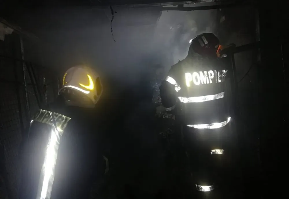Video-Casă din Căteasca mistuită în timpul unui incendiu puternic