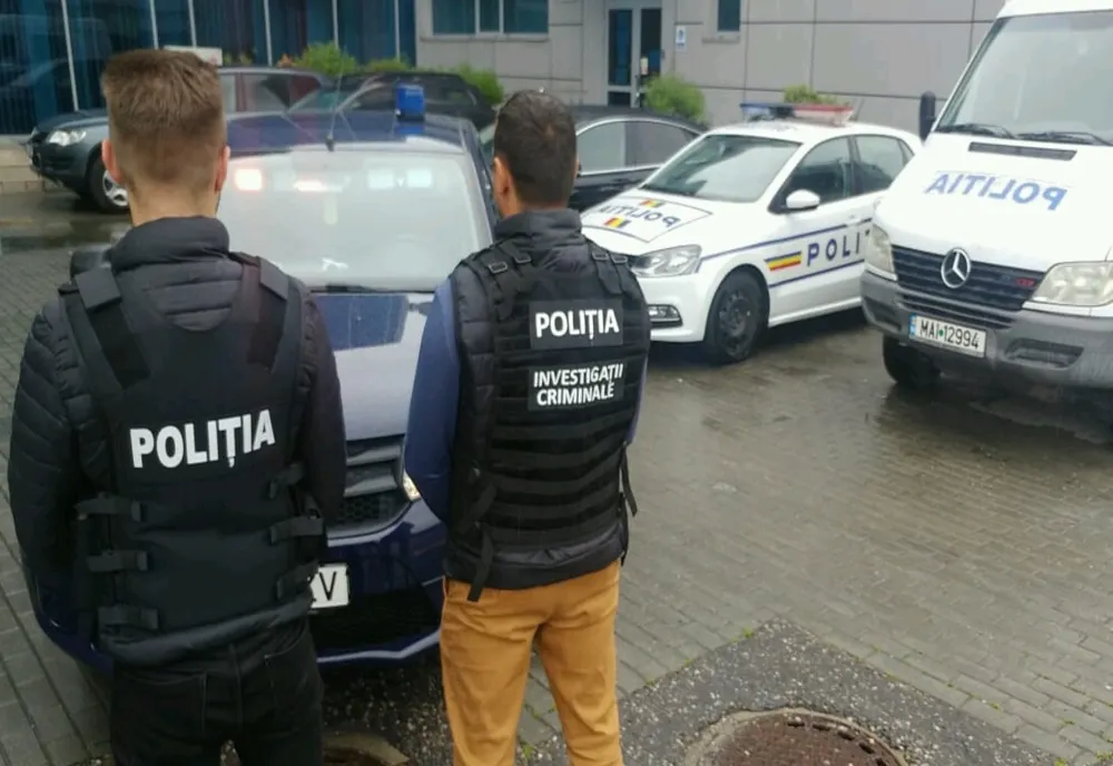 Tată şi fiu reţinuţi pentru furturi de găini!