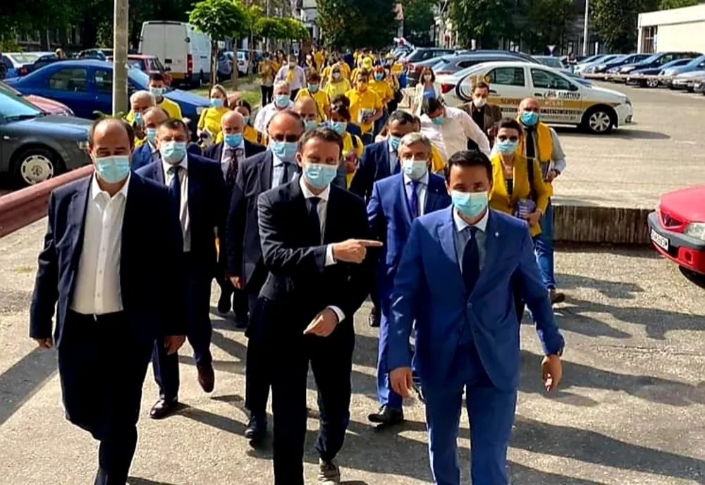 Siegfried Mureșan le- a  transmis tinerilor argeșeni de ce este important să iasă la vot 