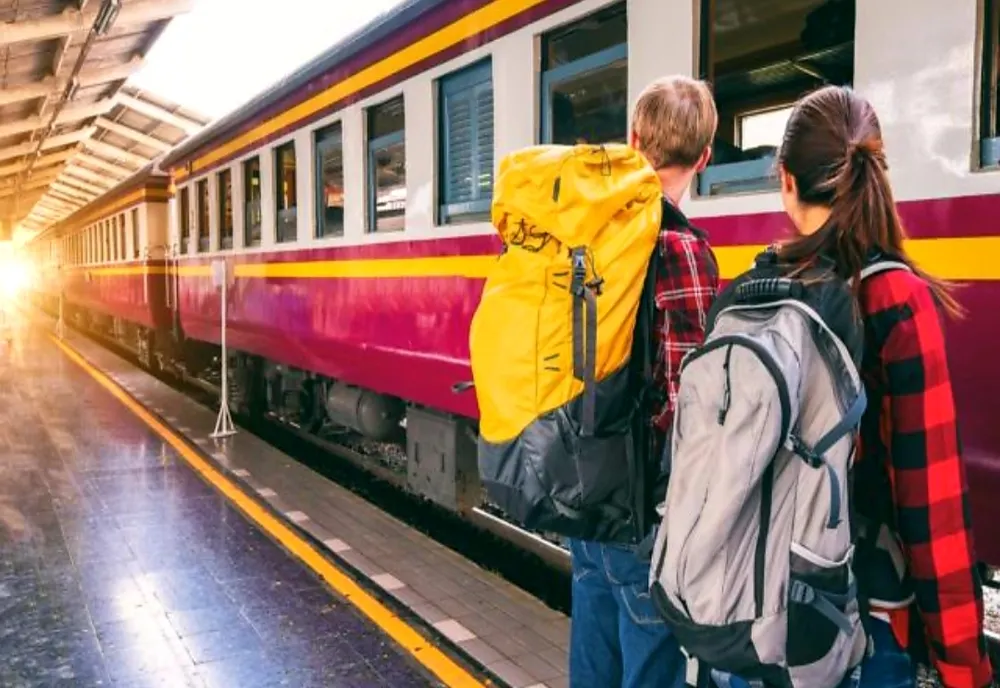 Studenţii români vor putea cumpăra bilete online sau de la automate