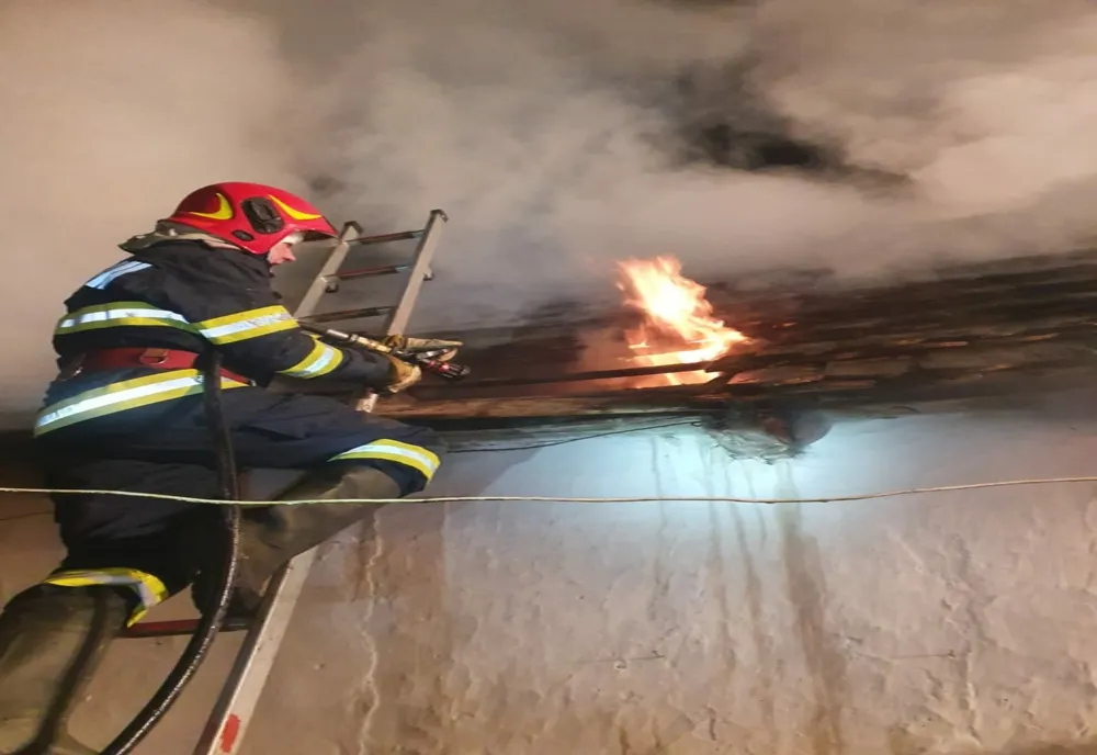 Incendiu la o magazie din Moraresti