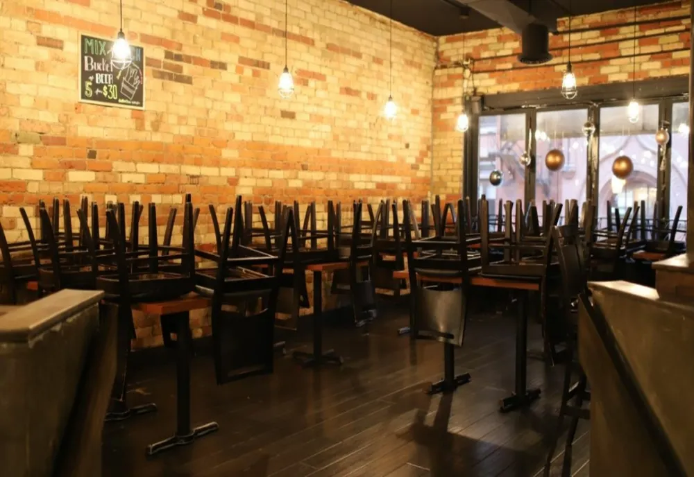 Restaurantele, cafenelele, cinematografele, sălile de jocuri de noroc își reiau activitatea începând de astăzi 
