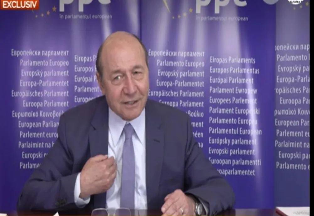 Traian Băsescu: În România se face o propagandă de tip nord-coreean în privința vaccinării anti-Covid. Când vom putea relaxa măsurile