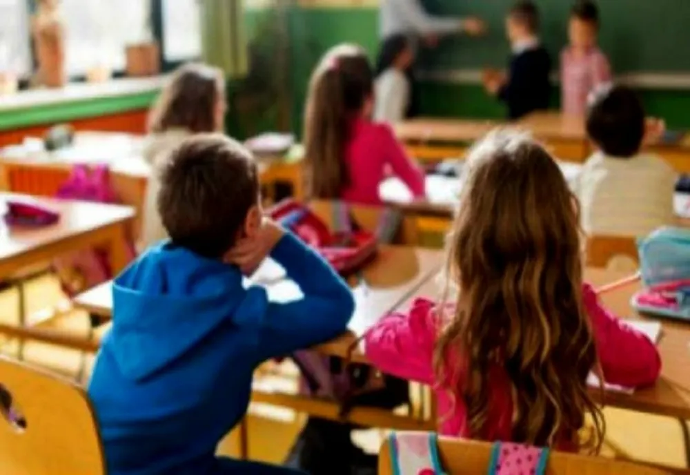 Astăzi începe noul an școlar cu prezență fizică în aproape toată țara