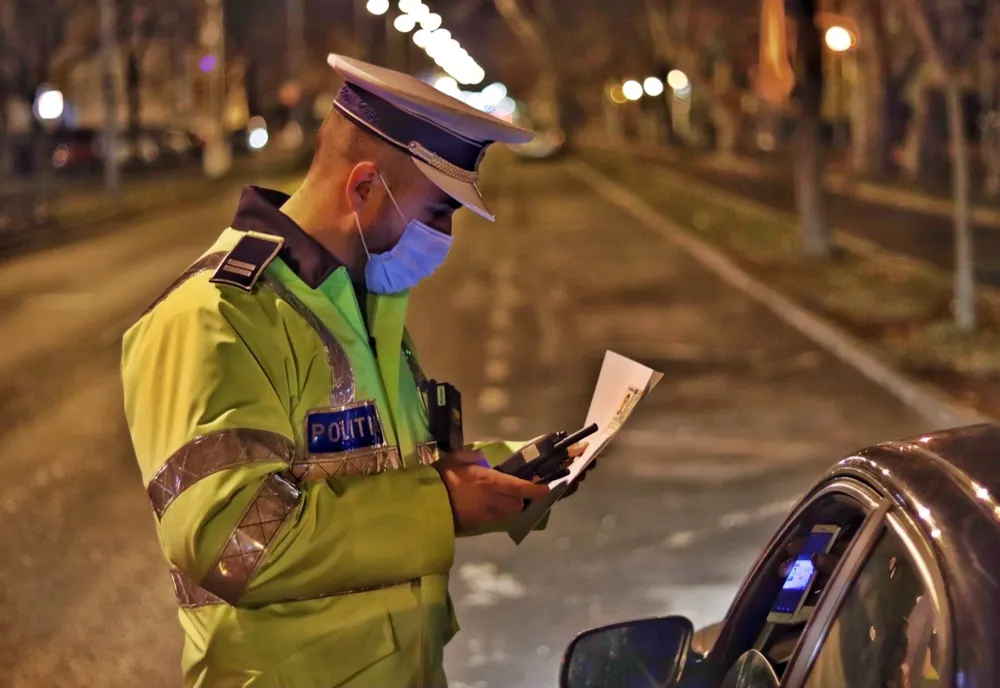 Șofer oprit în trafic cu focuri de avertisment