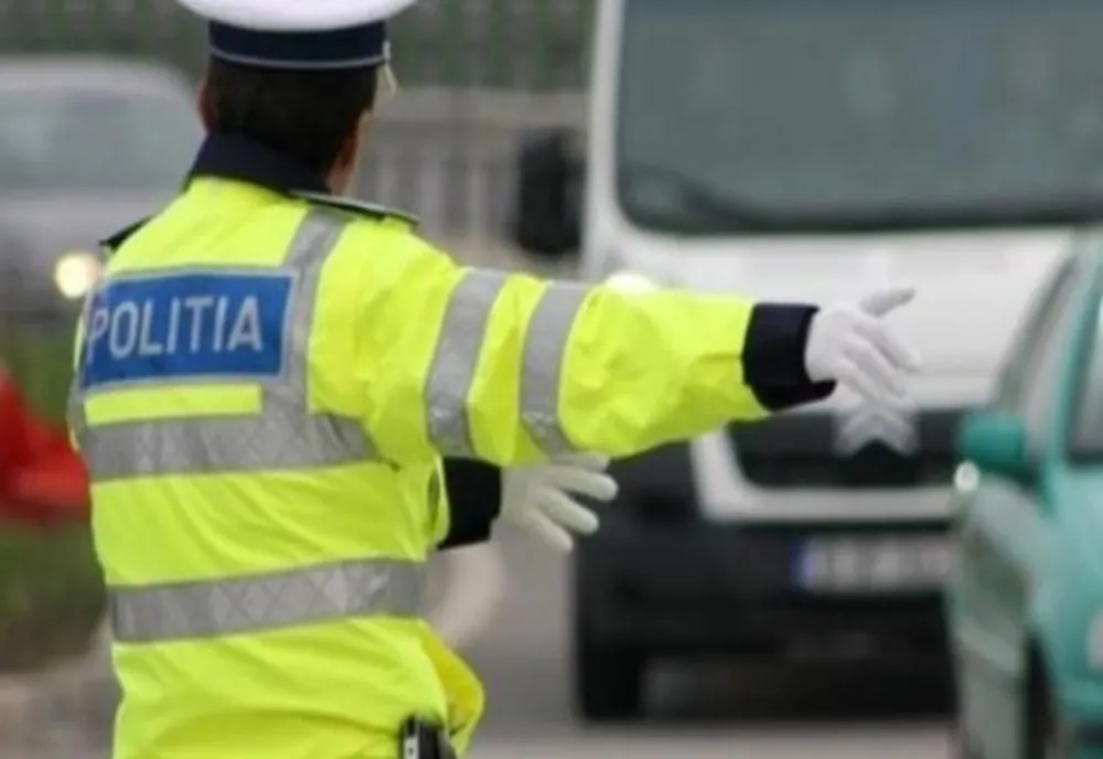 Argeş: Poliţist lovit de o maşină, la Costeşti