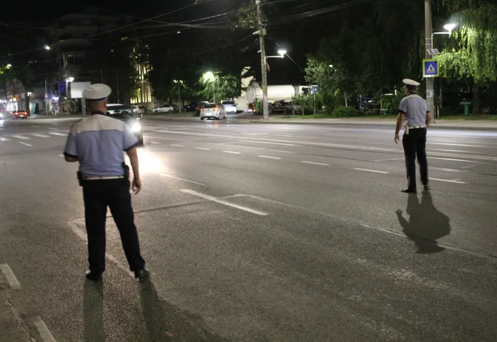 Un bărbat din Arges a amenințat trecătorii cu un cuțit în centrul orașului Pitești