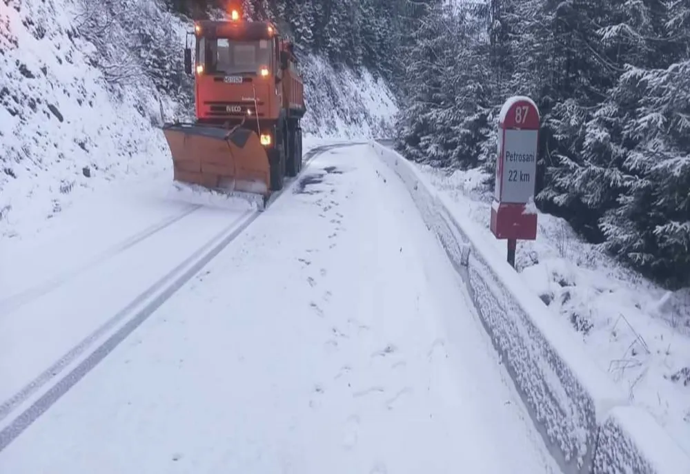 A nins. Cum se circulă la această oră în zonele în care s- a așternut zăpada