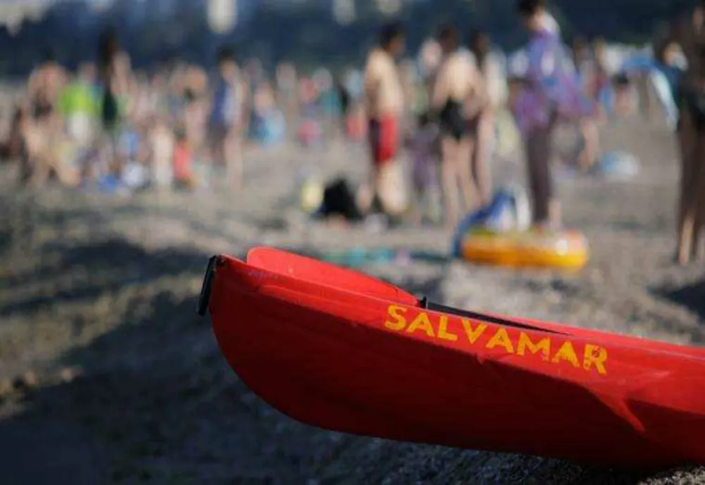 TRAGEDIE PE LITORAL: Tânăr înecat și femeie salvată de la moarte în stațiunea Neptun