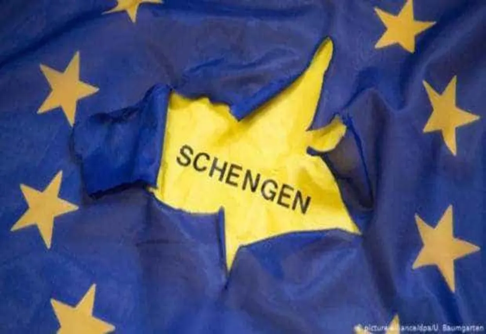 Poliţiştii Români și Partenerii Schengen Depistează 600 de Persoane, 59 de Autovehicule și 44 de Documente Semnalate