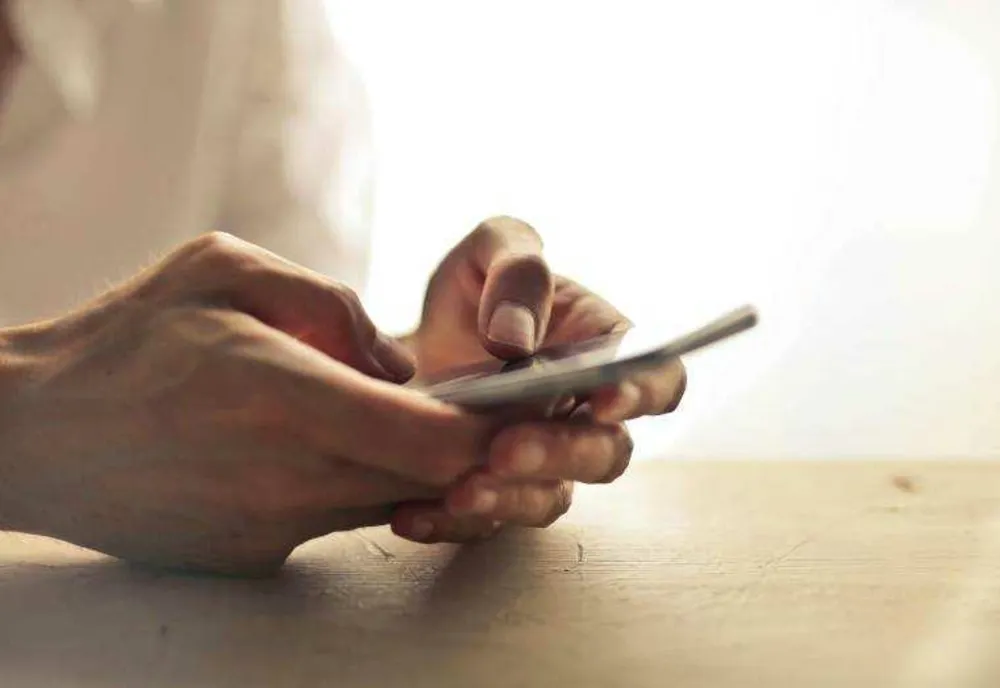 COMBINAREA CARDULUI DE CREDIT ONLINE CU REFINANȚAREA CREDITULUI: O STRATEGIE FINANCIARĂ EFICIENTĂ?