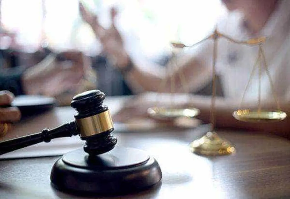 CONDAMNAT LA 7 ANI DE DETENȚIE UN ELEV DIN BUCUREȘTI CARE ȘI-A ATACAT PROFESOARA CU UN CUȚIT