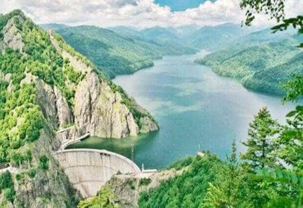 RO-ALERT DE INUNDAȚII PE ARGEȘ. SE FAC DEVERSĂRI CONTROLATE DIN LACUL VIDRARU, RÂUL VA ATINGE CEL MAI MARE DEBIT DIN ULTIMII 50 DE ANI