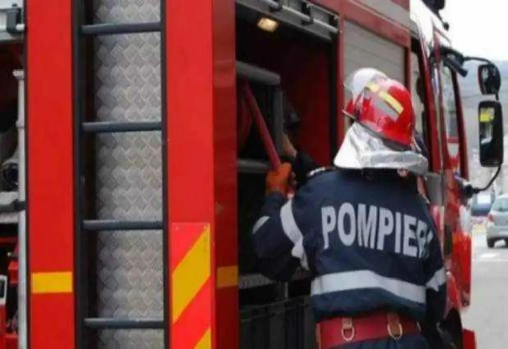 INCENDIU AUTOUTILITARĂ PE AUTOSTRADA A1: TRAFIC BLOCAT