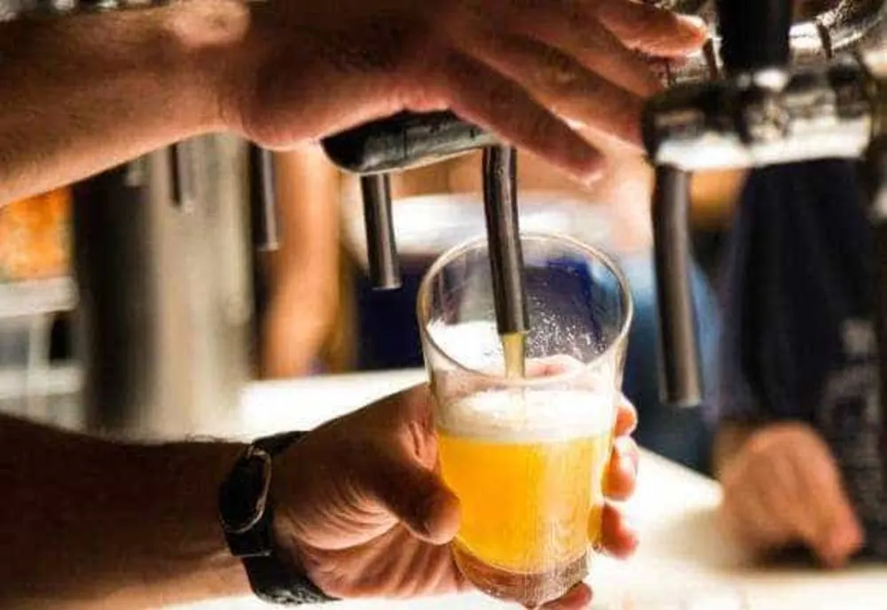 CEREREA PENTRU BERE A CRESCUT CU PESTE 40% ȘI ROMÂNII COMANDĂ CEL MAI MULT VINEREA ȘI SÂMBĂTA